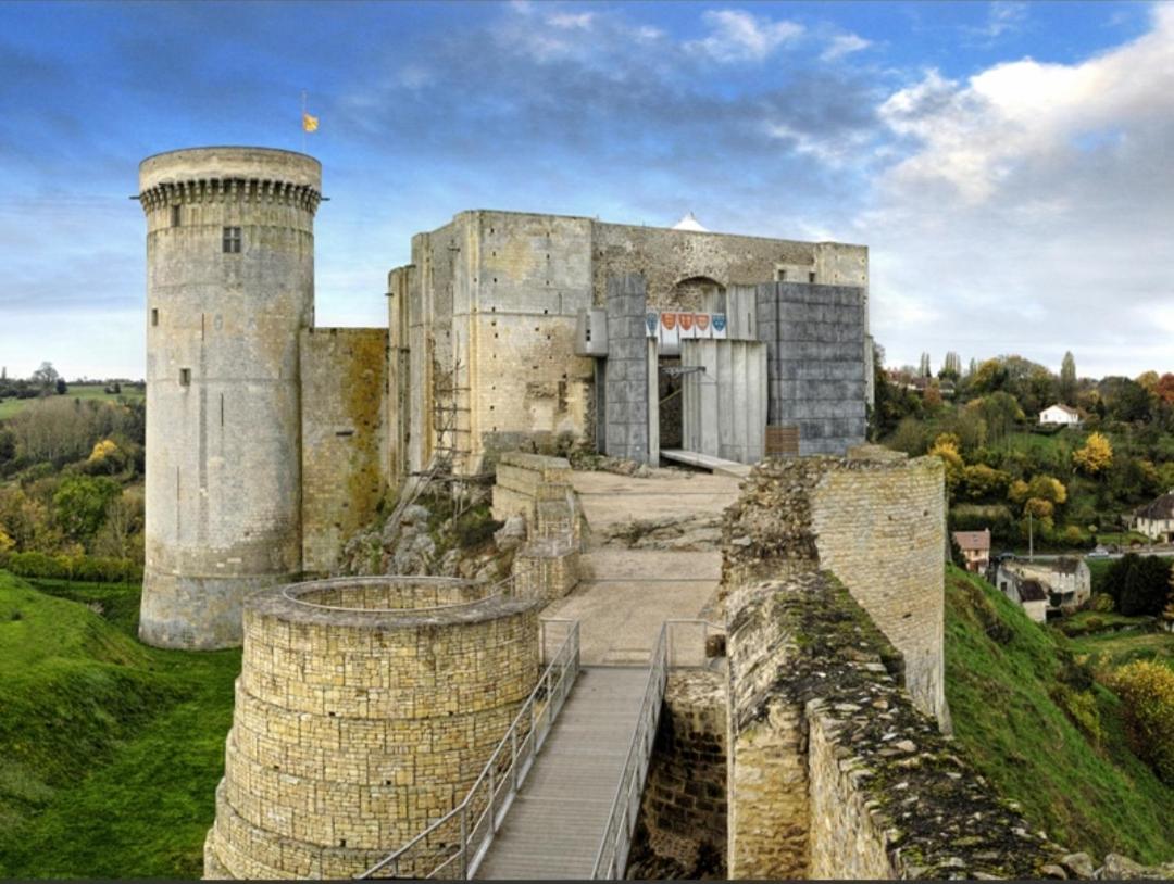 La Maison Des Remparts Apartment Falaise  Exterior photo