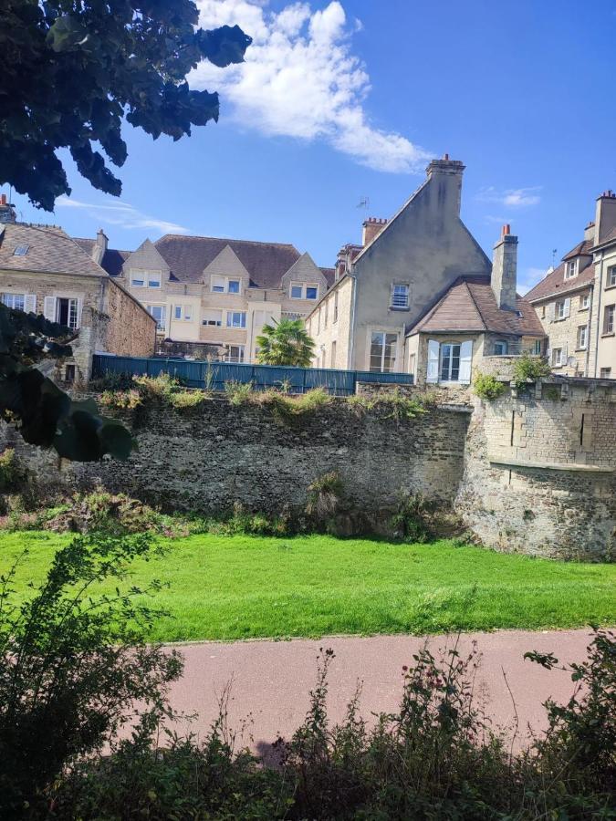 La Maison Des Remparts Apartment Falaise  Exterior photo